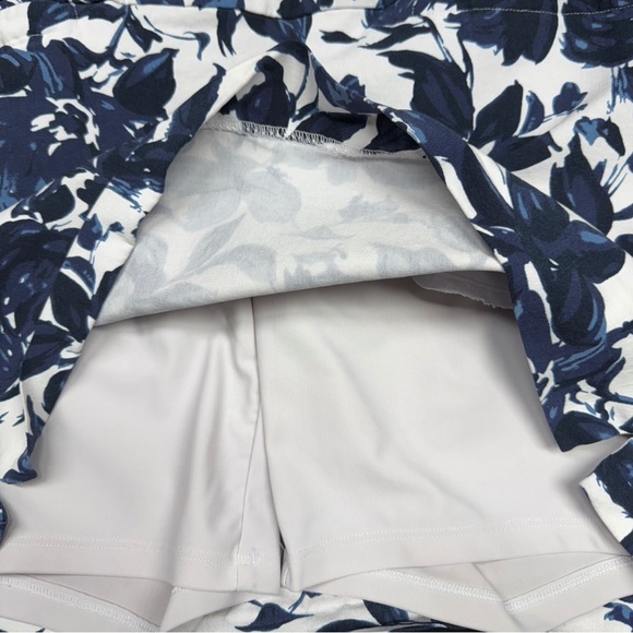 S.C. & CO. Blue & White Floral Skort with Built-in Shorts - Size Medium - Picture 8 of 8